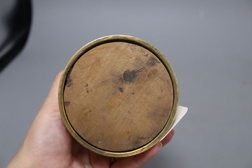 A Victorian gilt brass 7lb novelty inkwell, height 9cm handle down